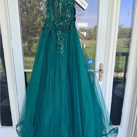 NWT Prom Dress - Picture 2 of 4